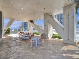 888 Biscayne Blvd #811, Miami FL 33132
