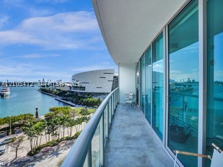 888 Biscayne Blvd #811, Miami FL 33132