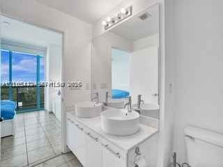 888 Biscayne Blvd #811, Miami FL 33132