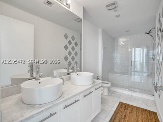 888 Biscayne Blvd #811, Miami FL 33132