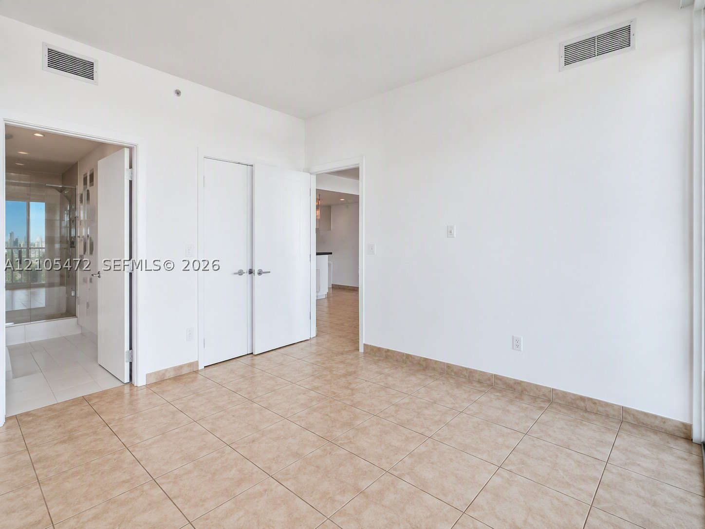 888 Biscayne Blvd #811, Miami FL 33132