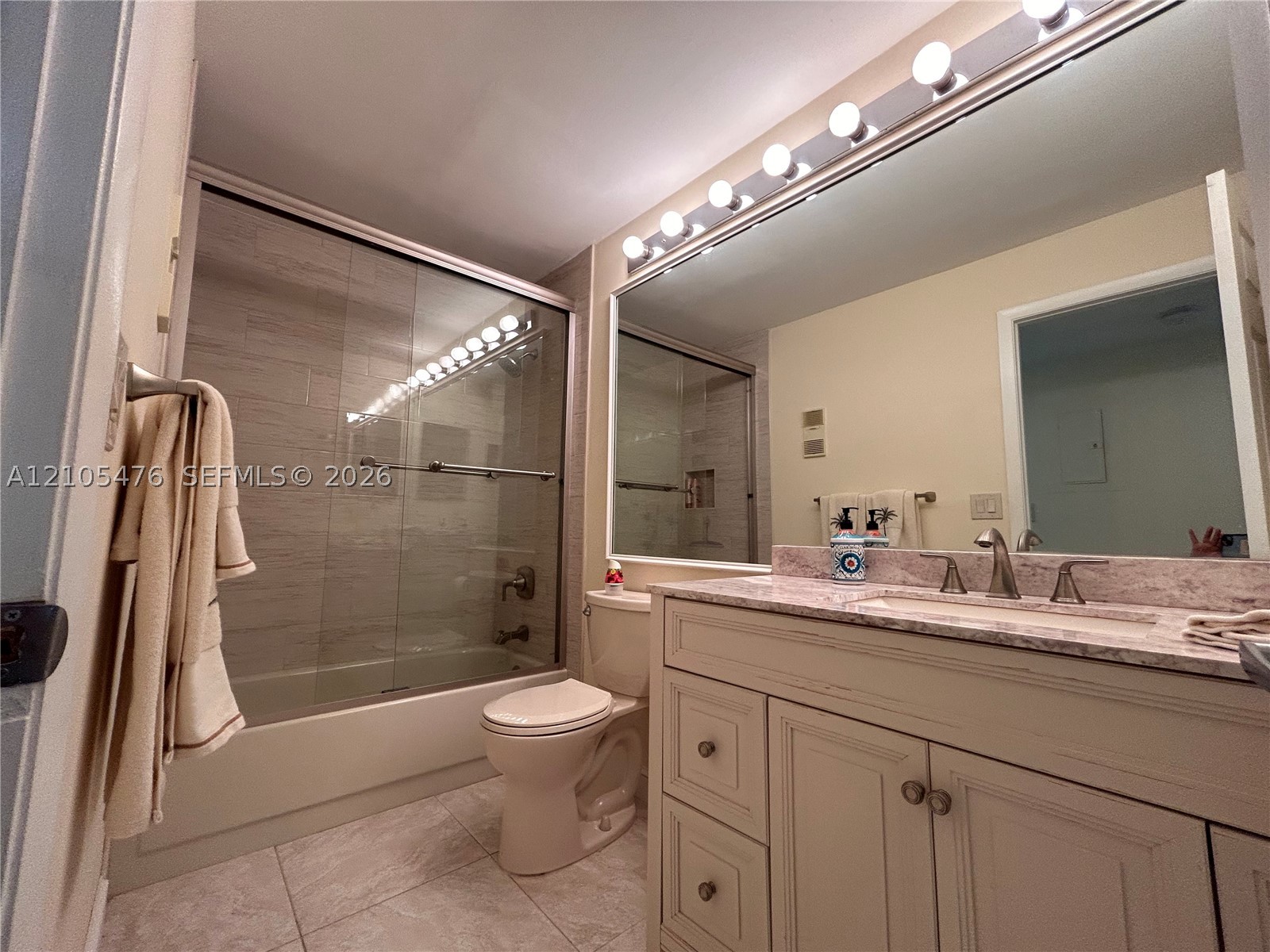1102 Duncan Cir #104, Palm Beach Gardens FL 33418