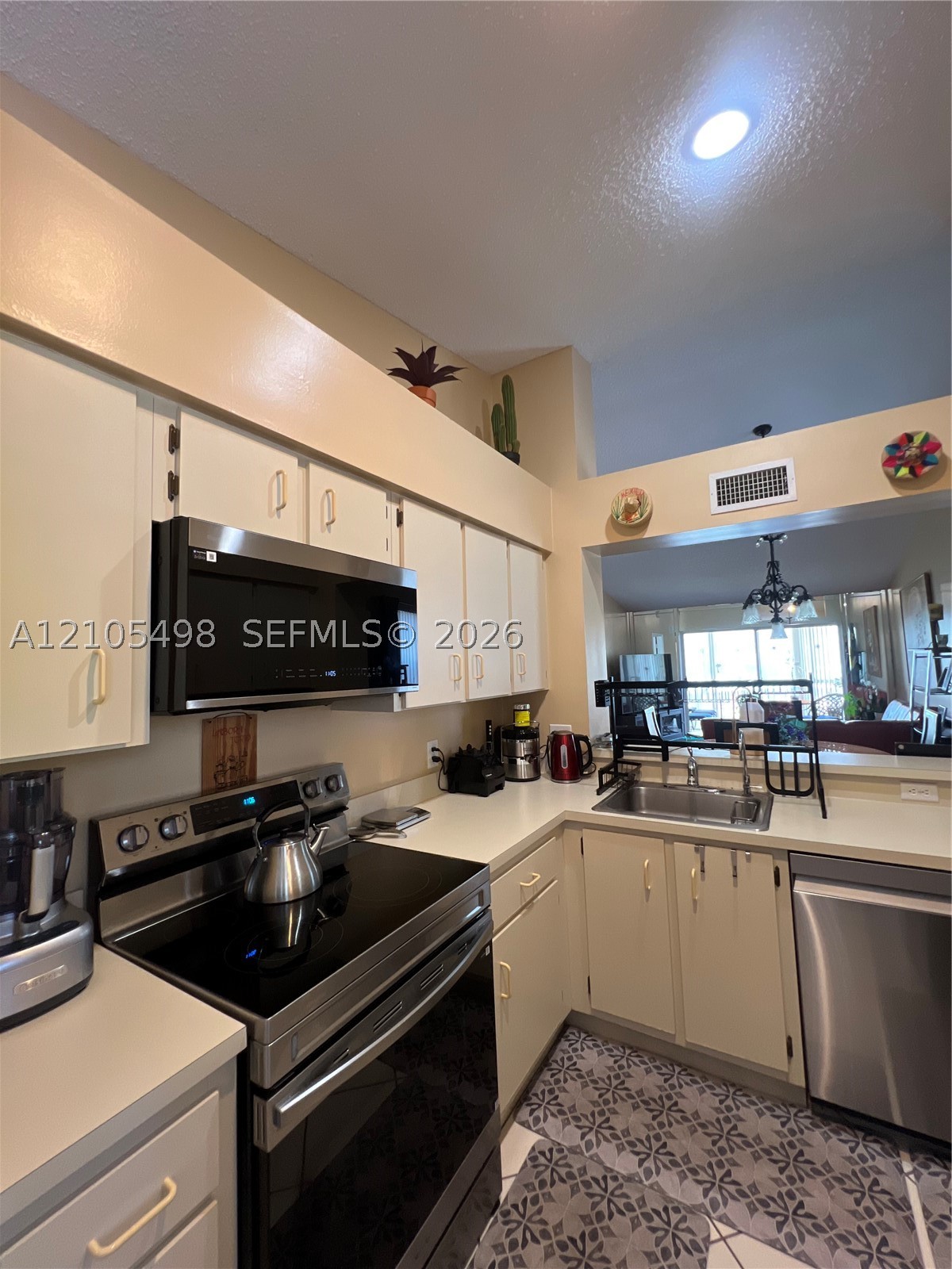 7407 N Devon Dr #212, Tamarac FL 33321