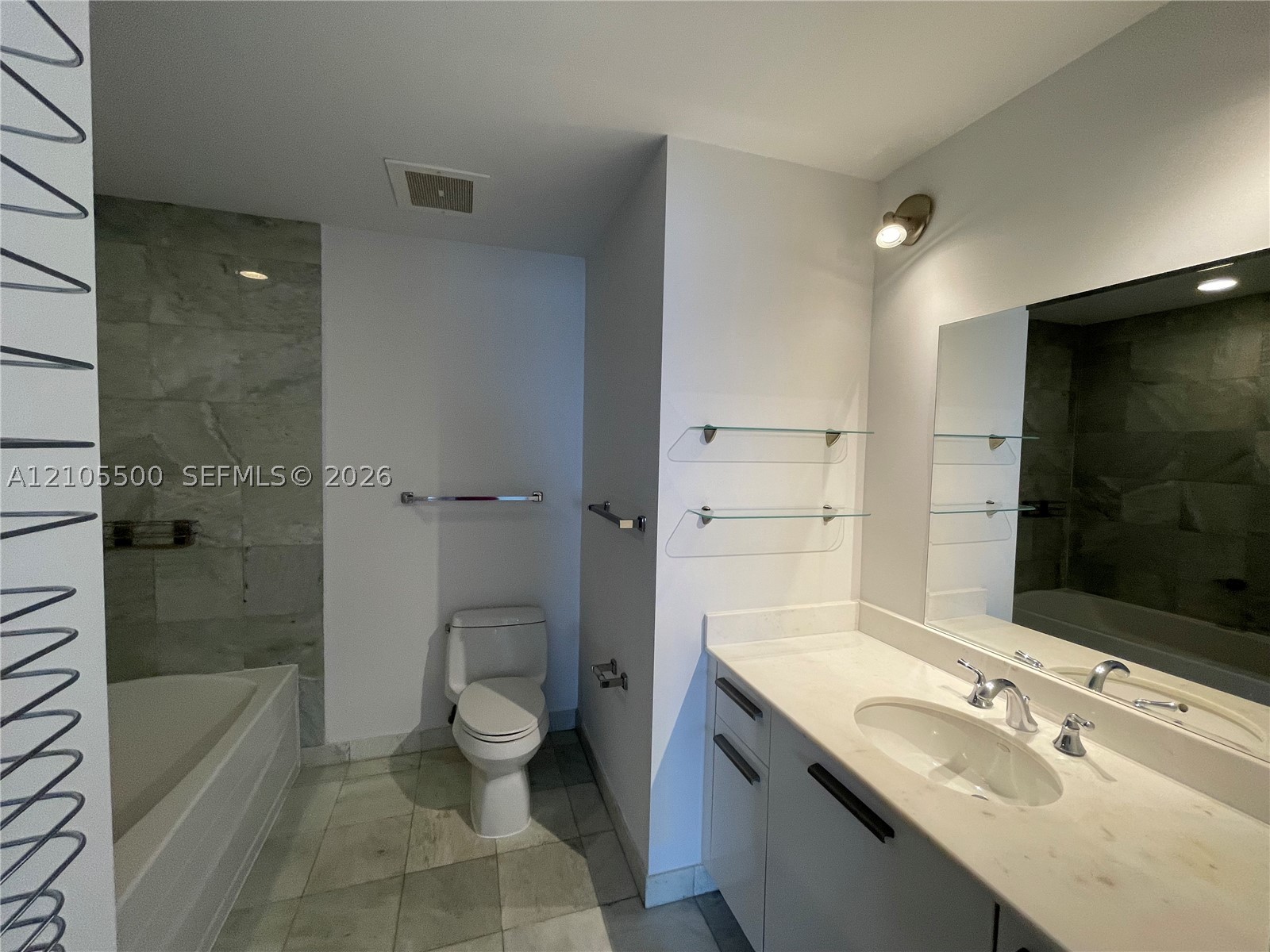 1060 Brickell Ave #3905, Miami FL 33131