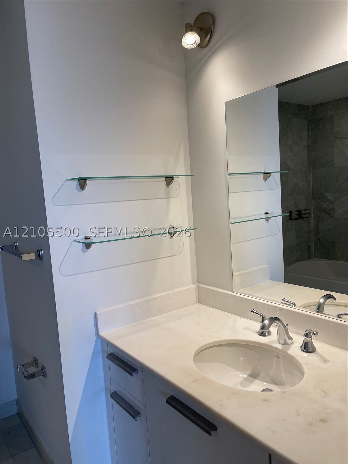 1060 Brickell Ave #3905, Miami FL 33131