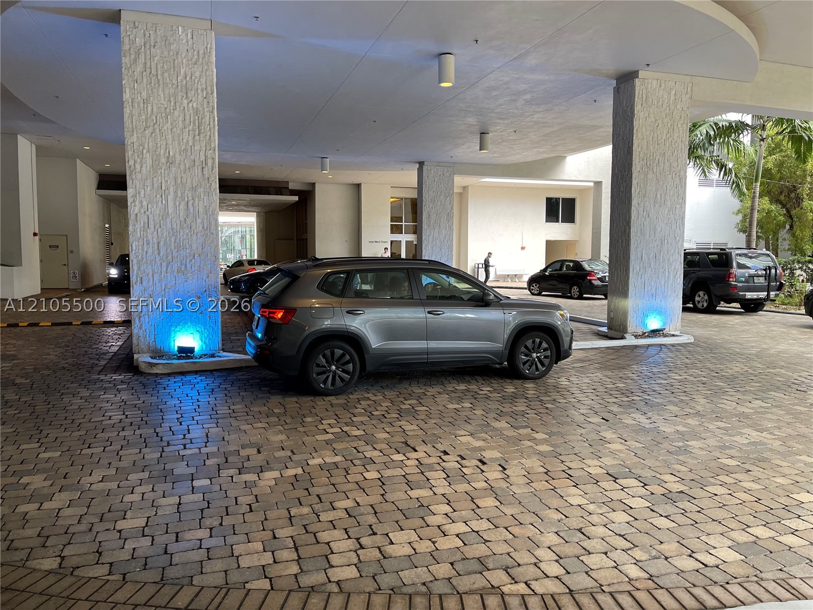 1060 Brickell Ave #3905, Miami FL 33131