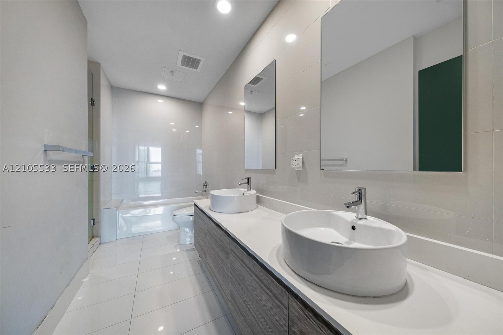 121 NE 34th St #PH7, Miami FL 33137