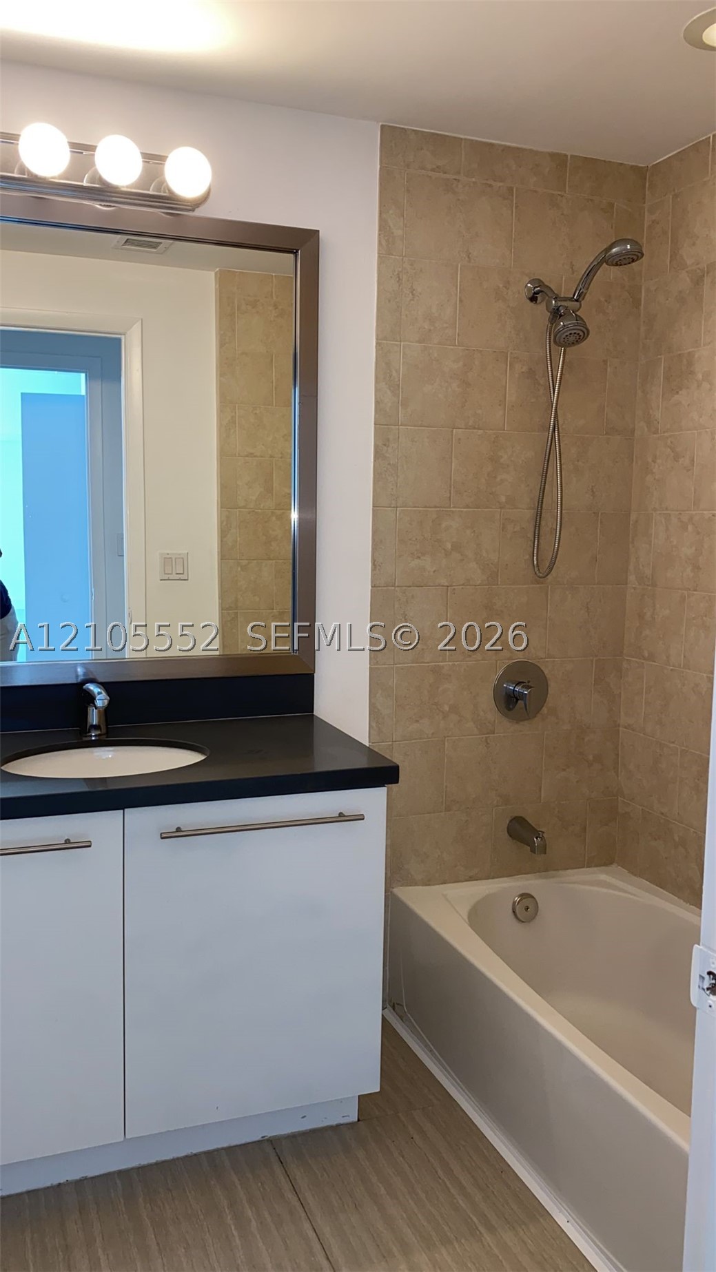 90 SW 3rd St #3907, Miami FL 33130