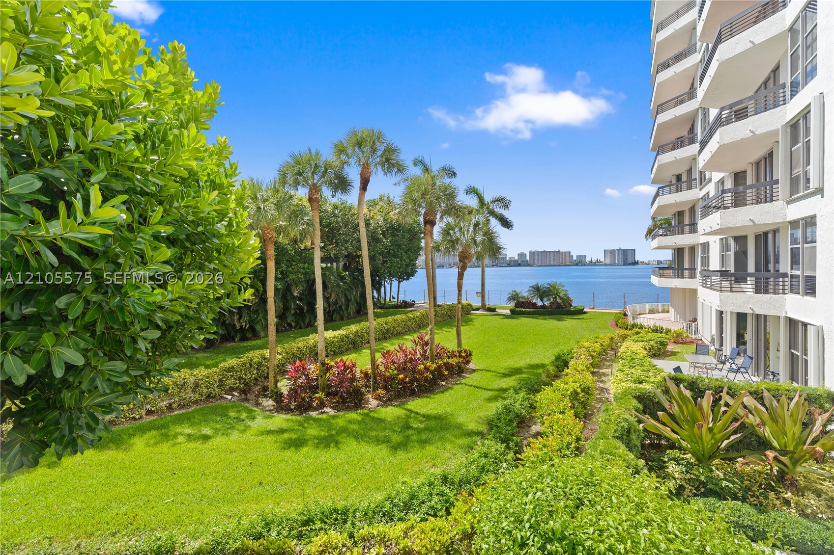 3600 Mystic Pointe Dr #215, Aventura FL 33180