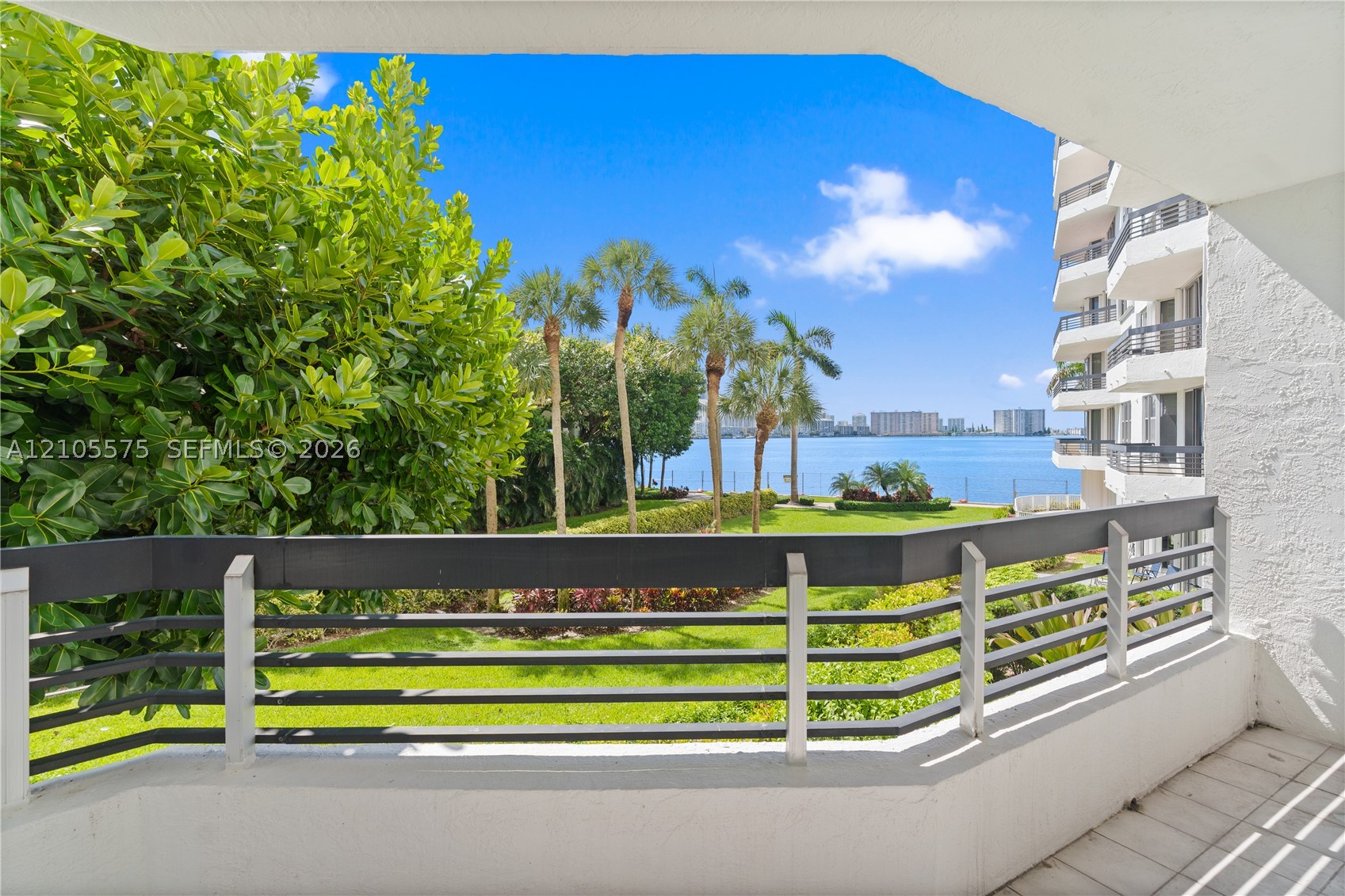 3600 Mystic Pointe Dr #215, Aventura FL 33180