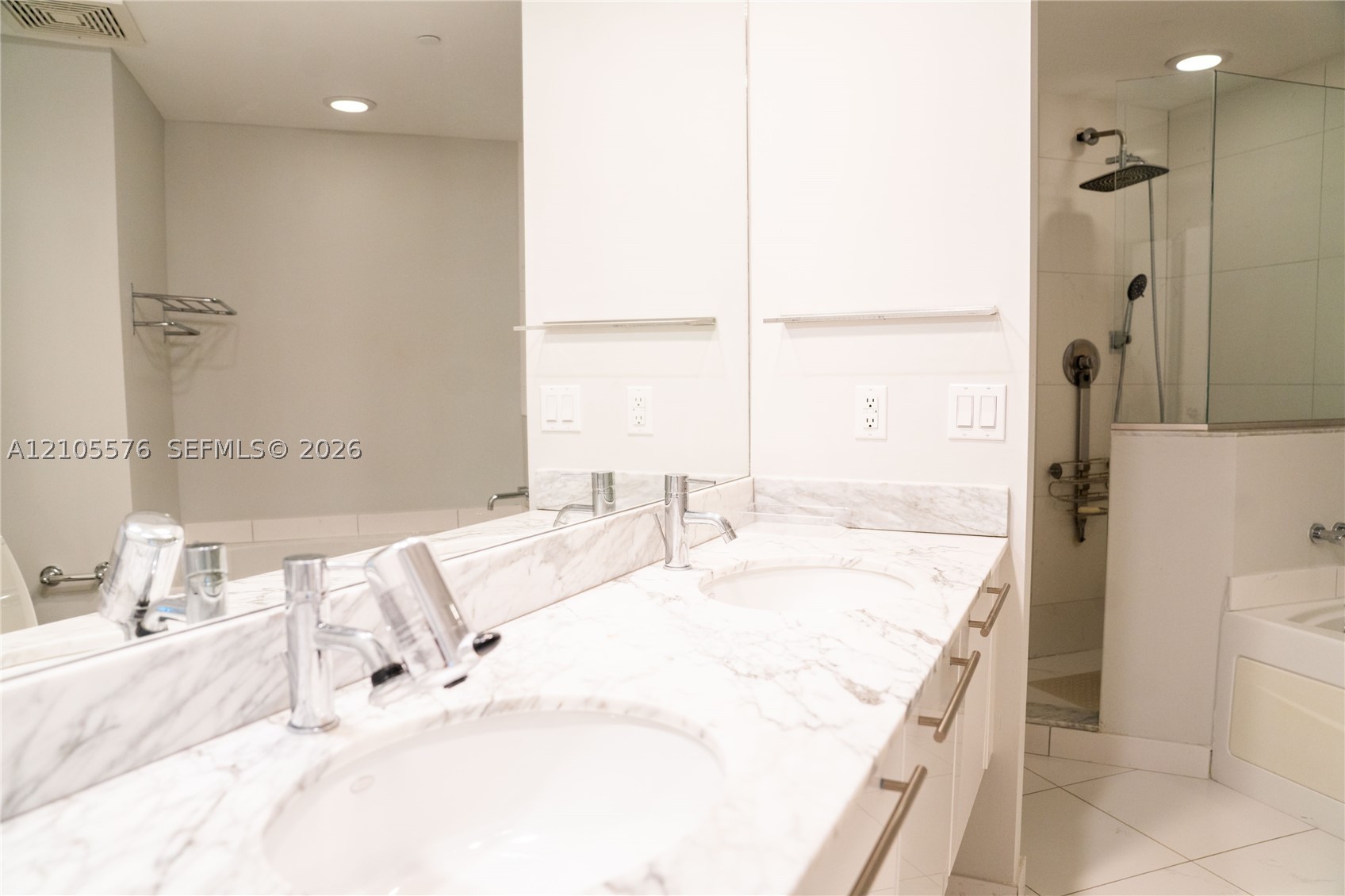500 Brickell Ave #1910, Miami FL 33131