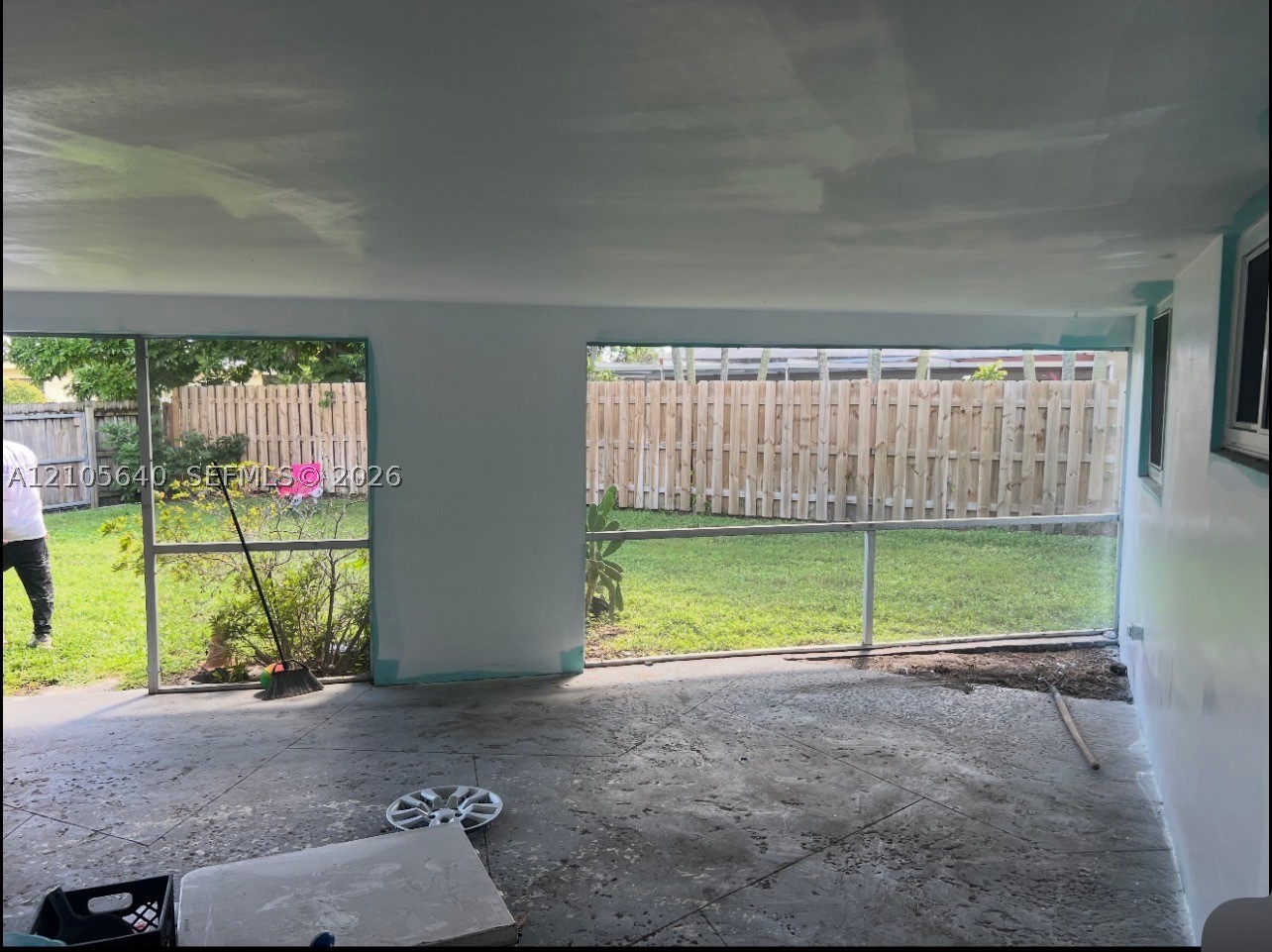 3700 NW 25th St, Lauderdale Lakes FL 33311