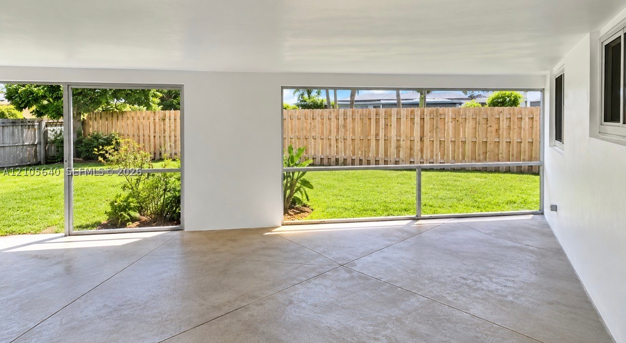 3700 NW 25th St, Lauderdale Lakes FL 33311
