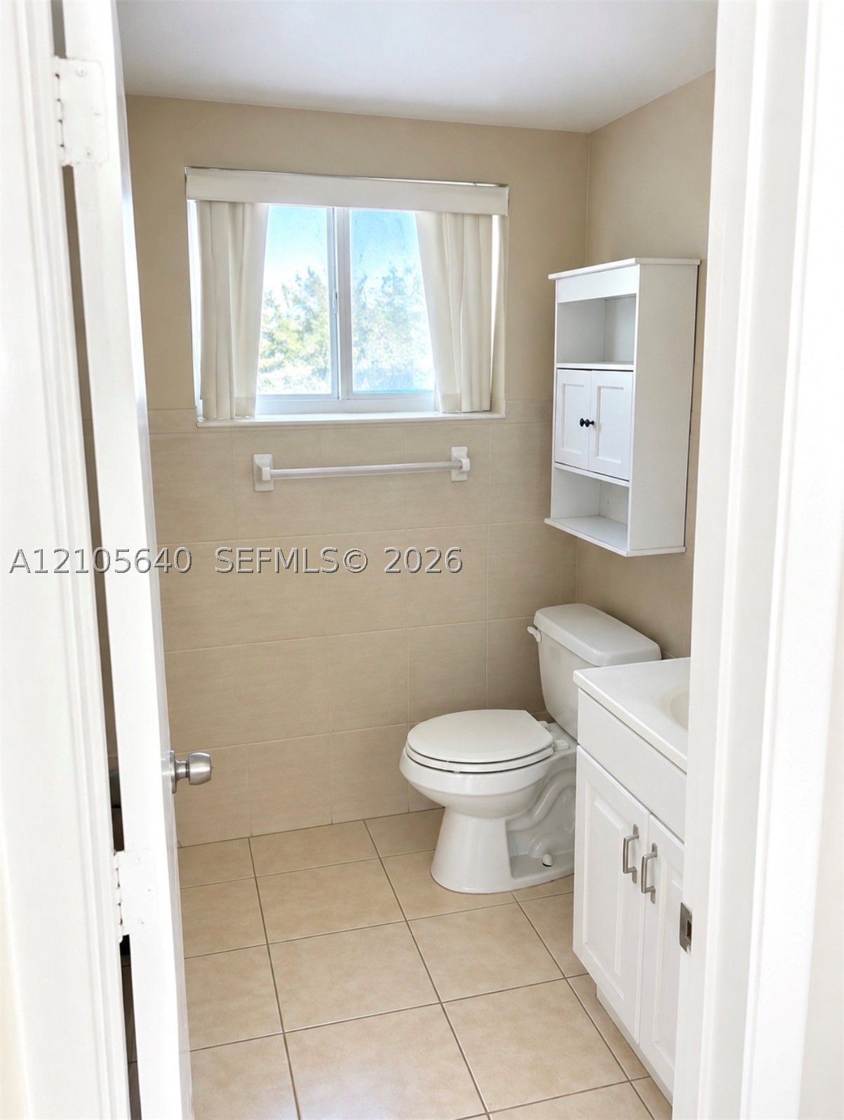 3700 NW 25th St, Lauderdale Lakes FL 33311