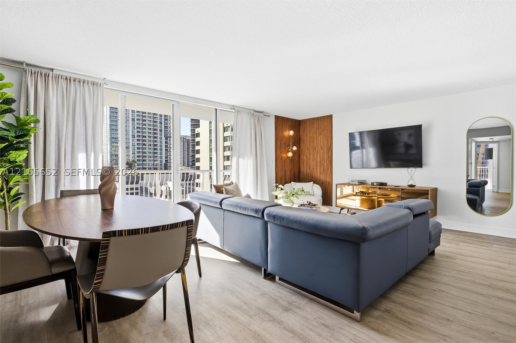 1200 Brickell Bay Dr #1723, Miami FL 33131
