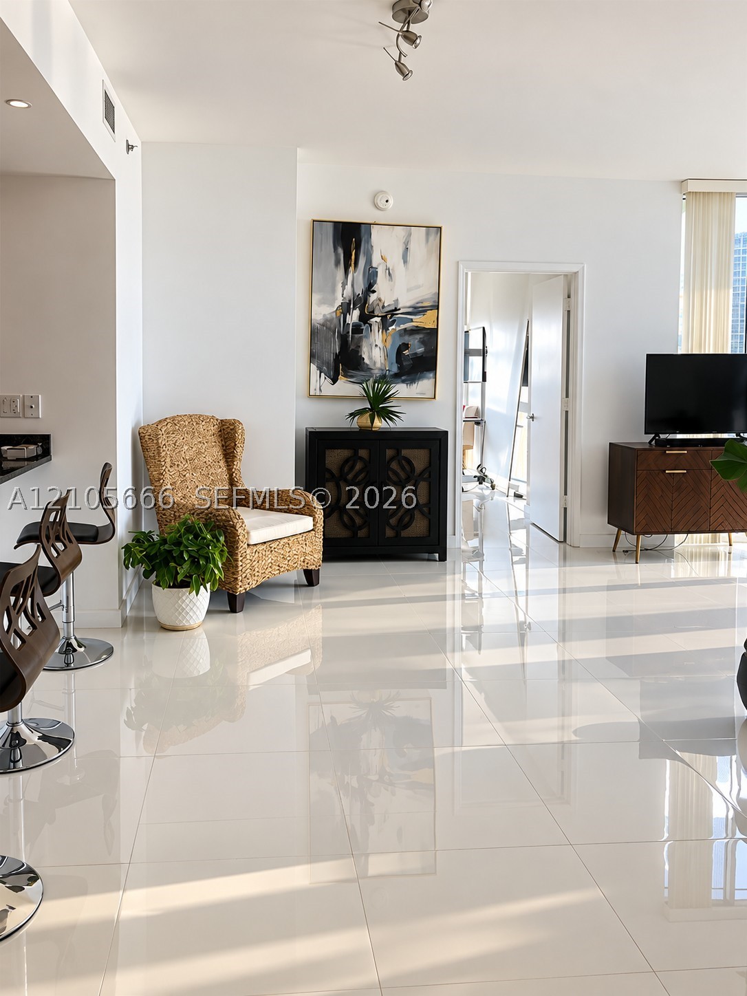951 Brickell Ave #2410, Miami FL 33131