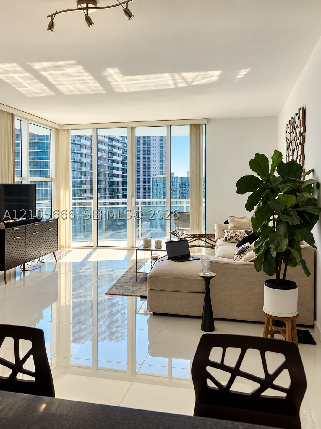 951 Brickell Ave #2410, Miami FL 33131