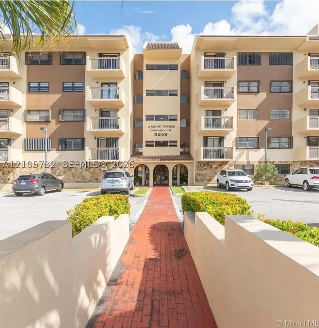 5249 NW 7th St #219, Miami FL 33126
