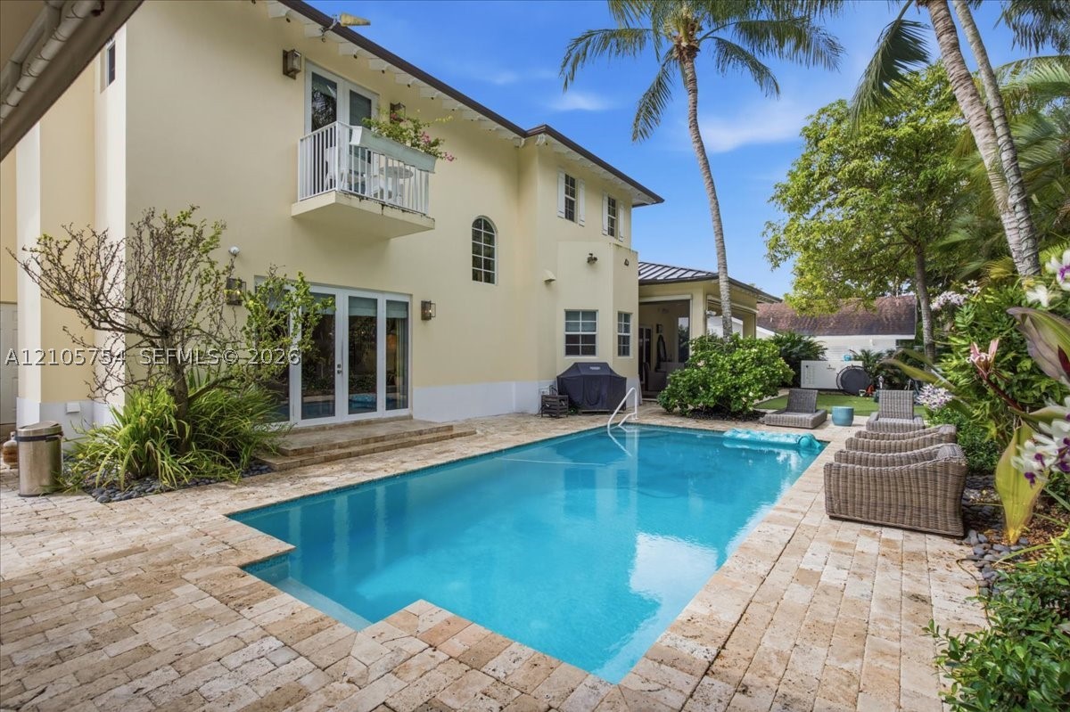 6011 SW 82nd St, South Miami FL 33143