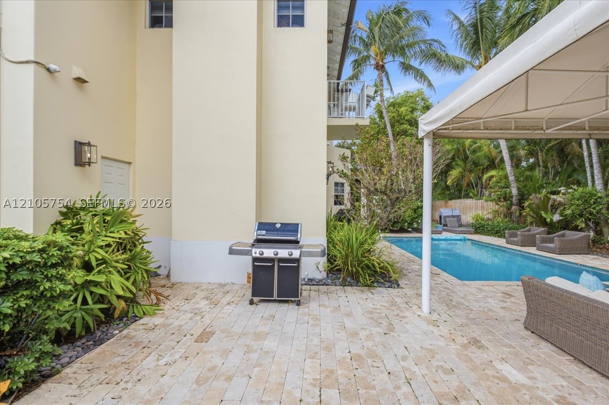 6011 SW 82nd St, South Miami FL 33143
