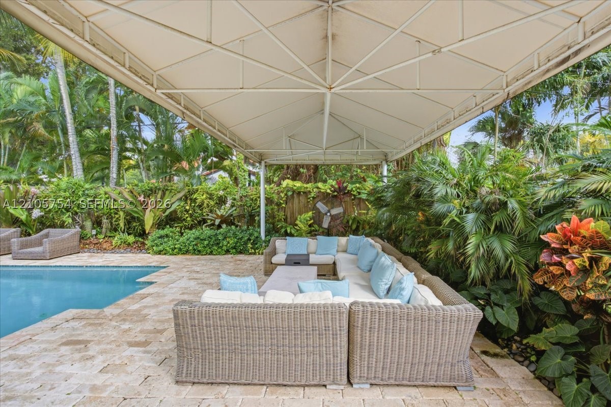 6011 SW 82nd St, South Miami FL 33143