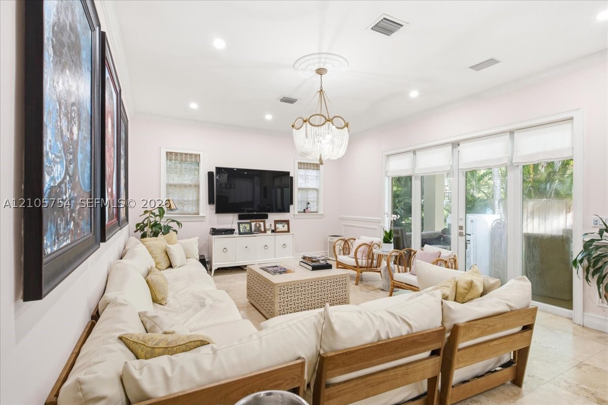 6011 SW 82nd St, South Miami FL 33143