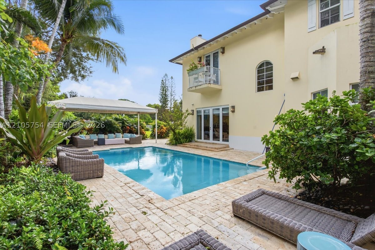 6011 SW 82nd St, South Miami FL 33143