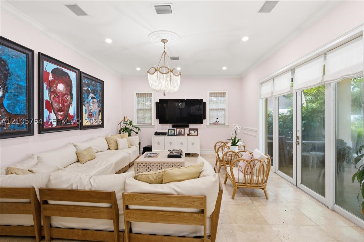 6011 SW 82nd St, South Miami FL 33143