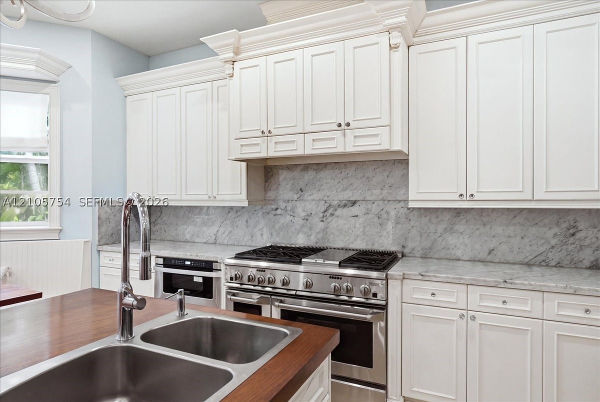 6011 SW 82nd St, South Miami FL 33143