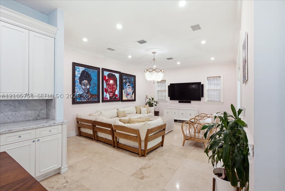 6011 SW 82nd St, South Miami FL 33143