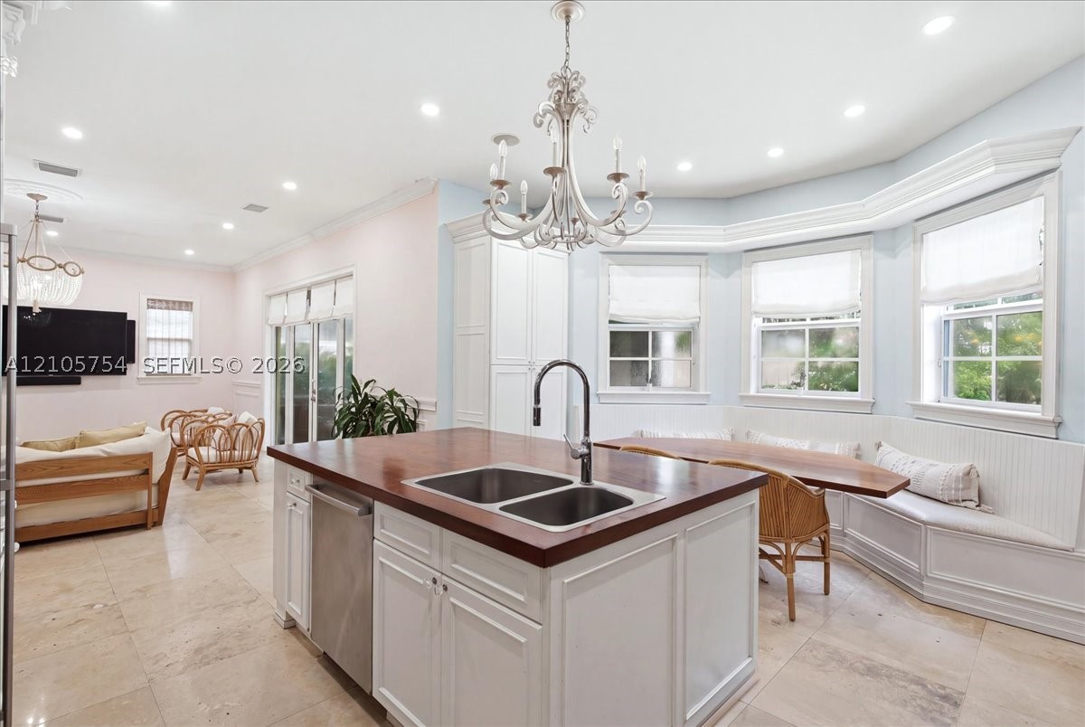 6011 SW 82nd St, South Miami FL 33143