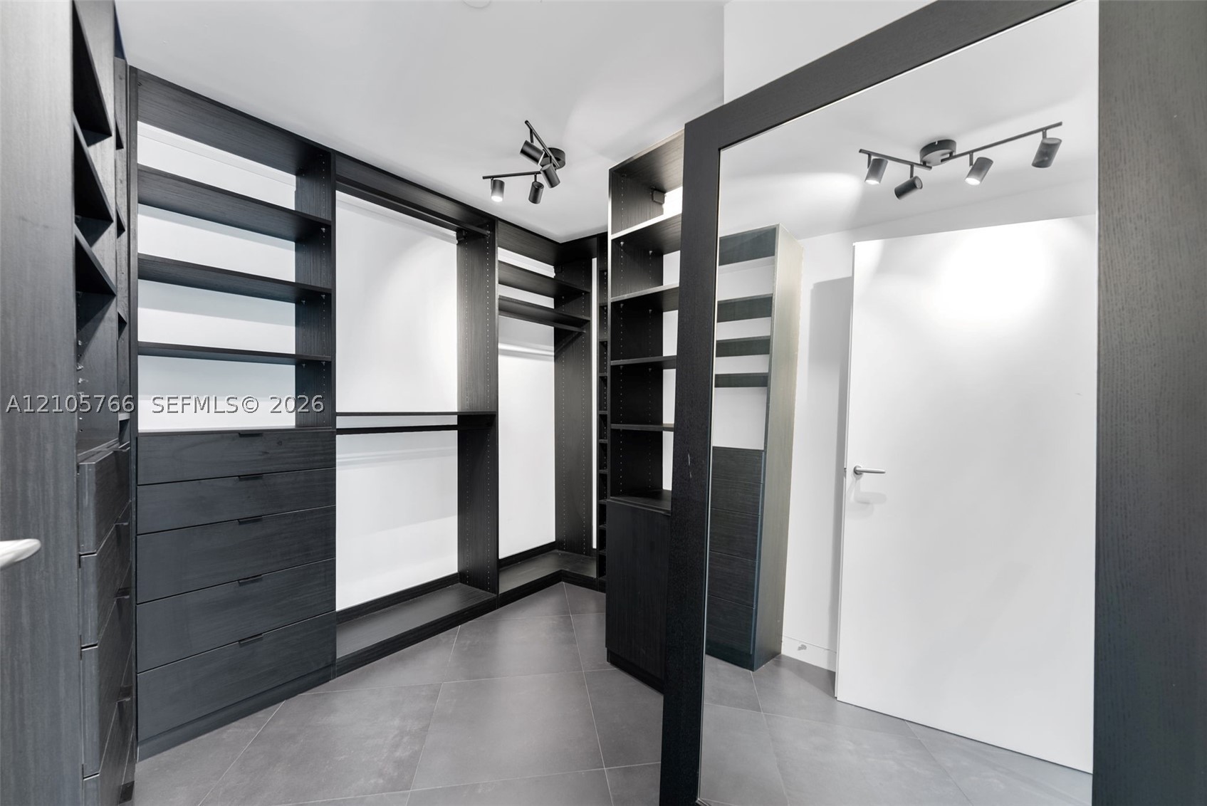 200 Biscayne Boulevard Way #4408, Miami FL 33131