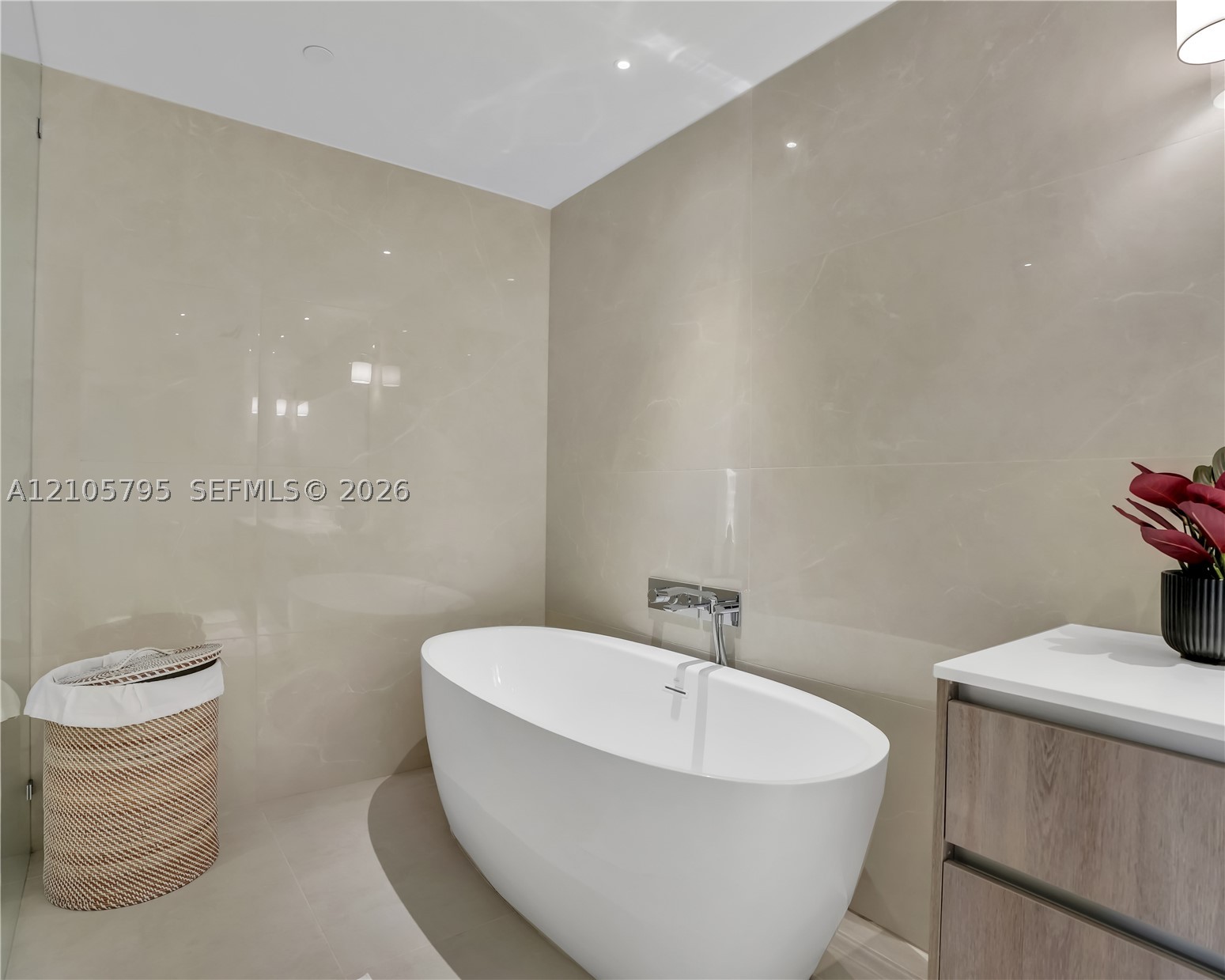 407 N Riverside Dr #202, Pompano Beach FL 33062