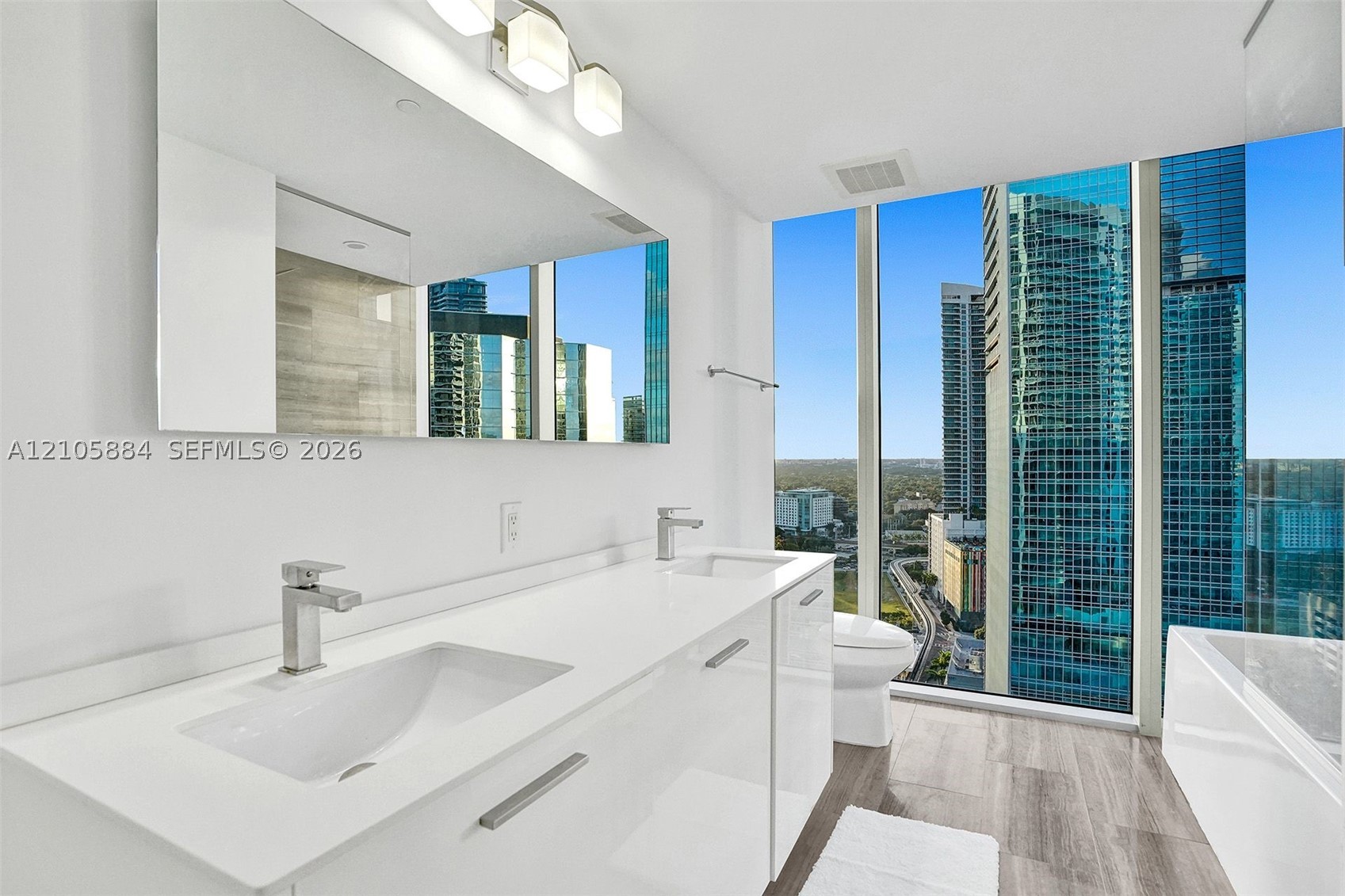 1300 Brickell Bay Dr #2702, Miami FL 33131