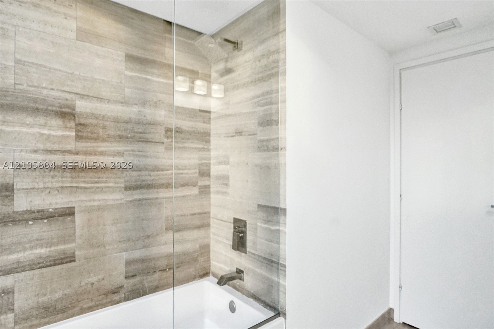 1300 Brickell Bay Dr #2702, Miami FL 33131