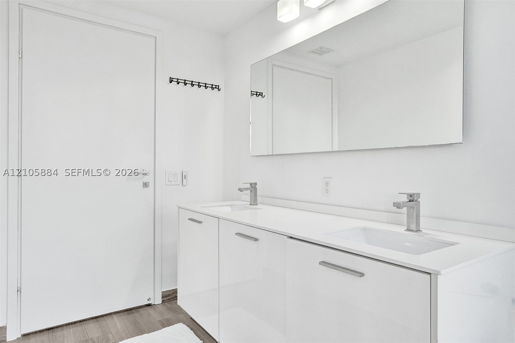 1300 Brickell Bay Dr #2702, Miami FL 33131