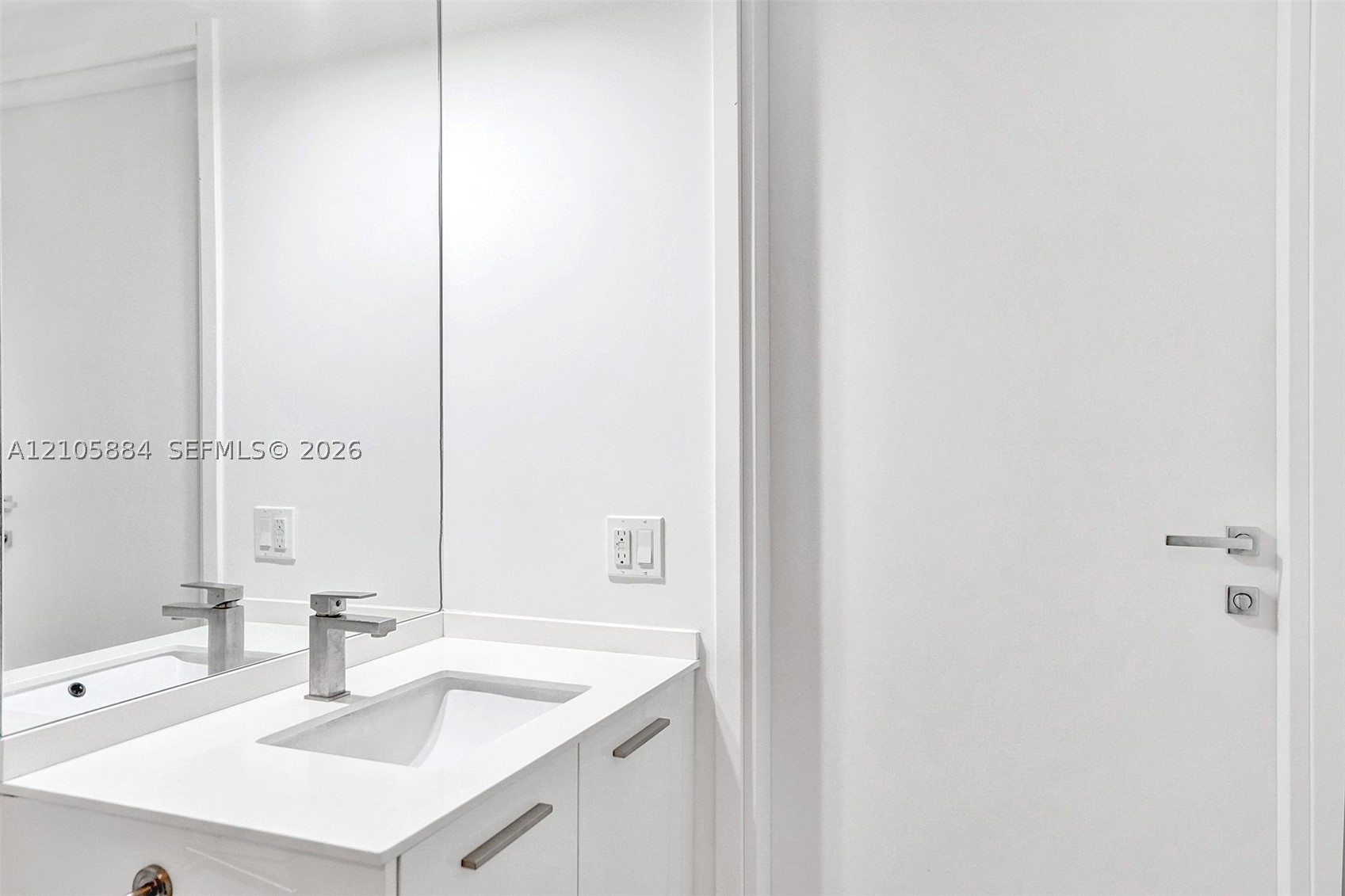 1300 Brickell Bay Dr #2702, Miami FL 33131