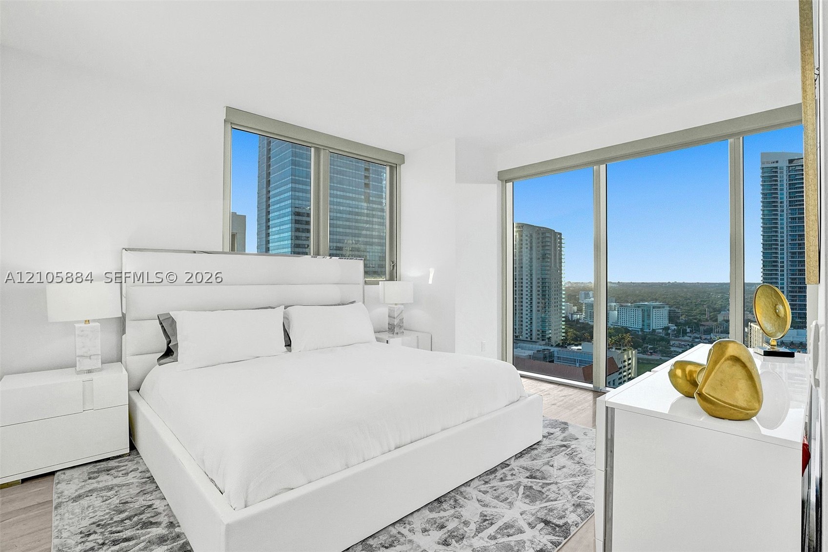 1300 Brickell Bay Dr #2702, Miami FL 33131