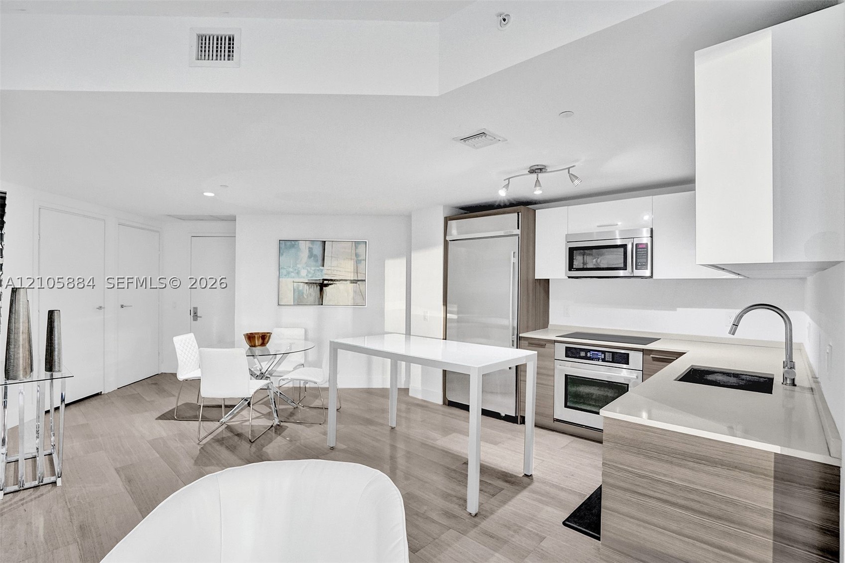 1300 Brickell Bay Dr #2702, Miami FL 33131