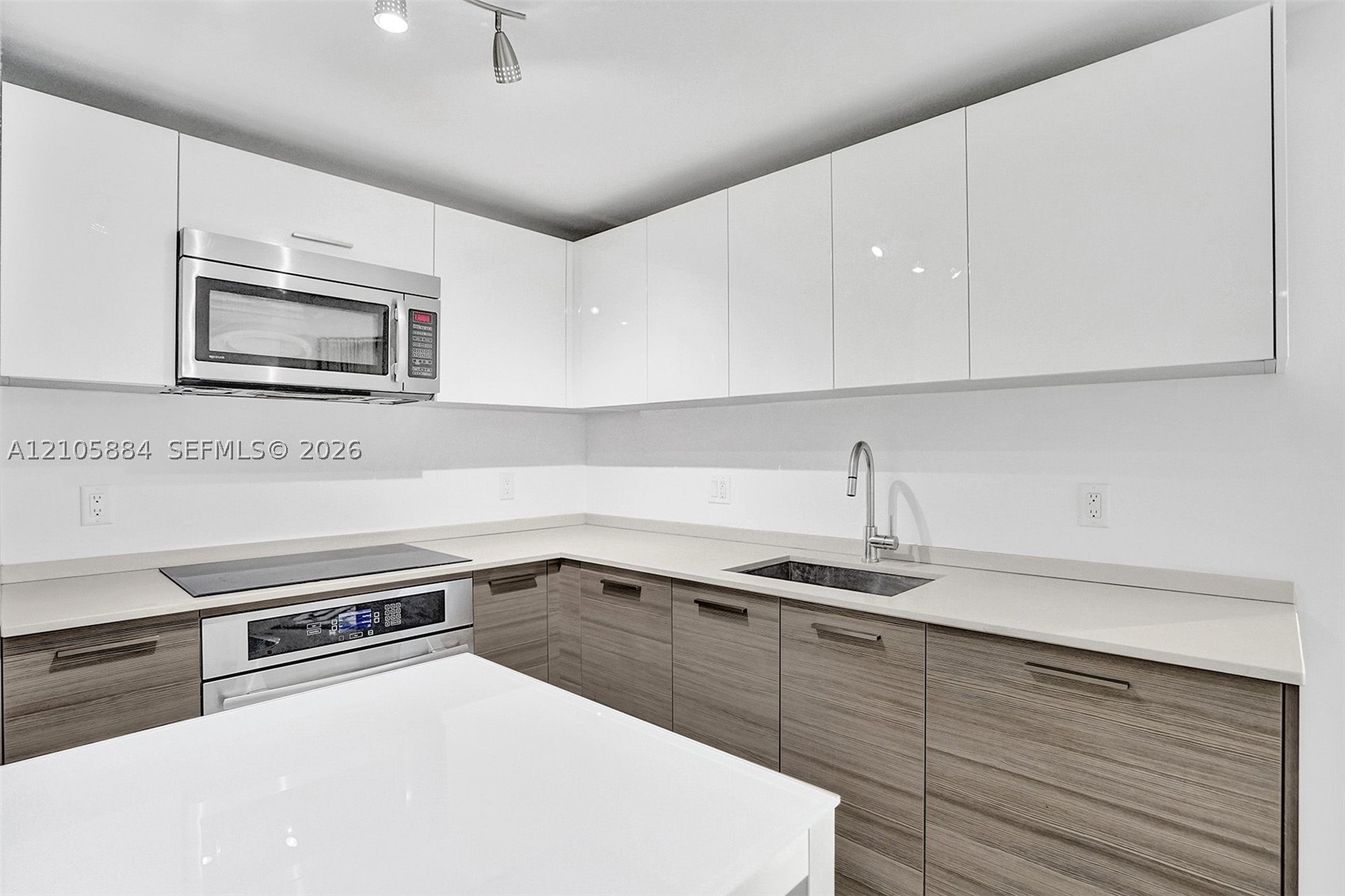 1300 Brickell Bay Dr #2702, Miami FL 33131