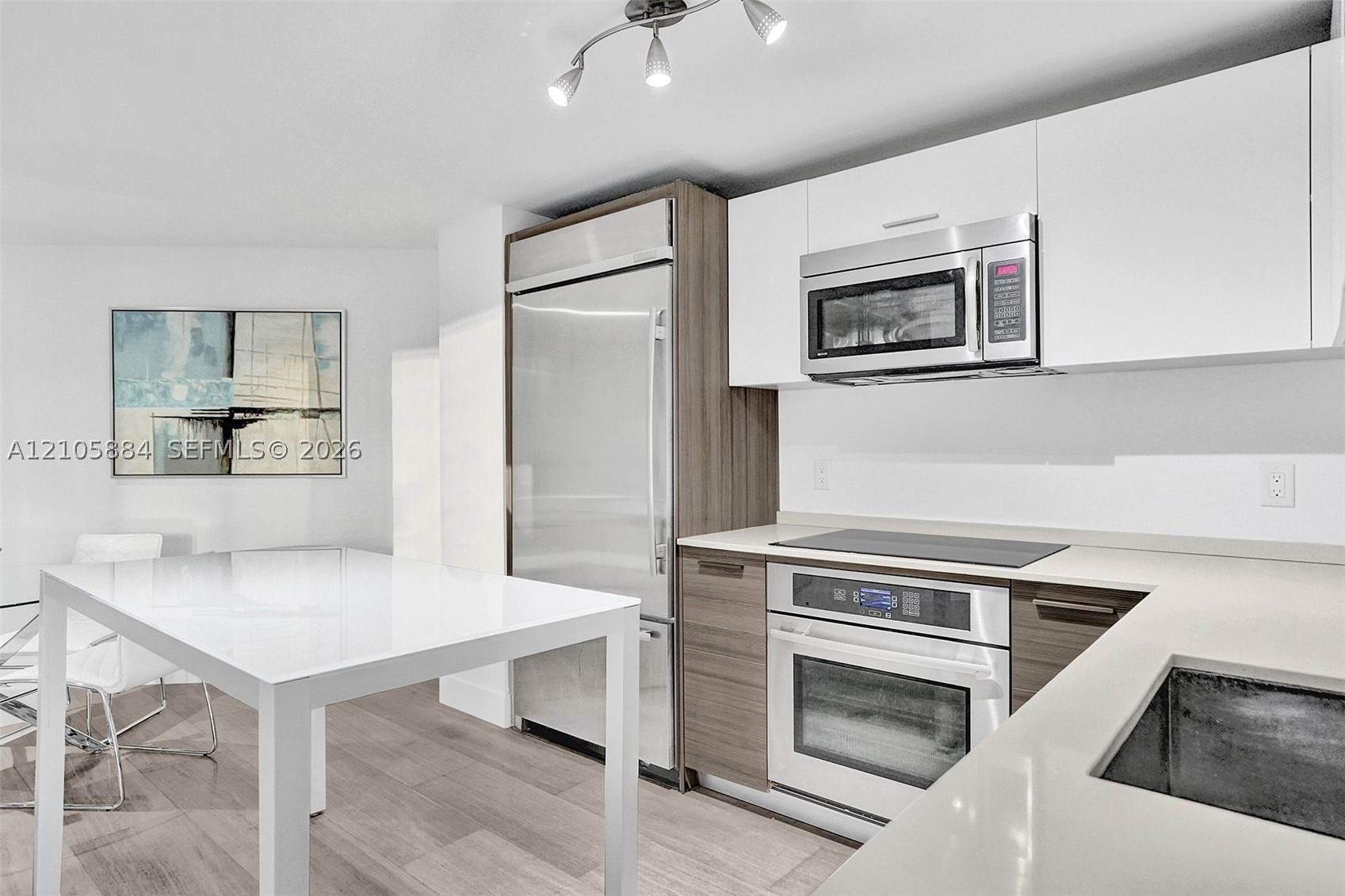 1300 Brickell Bay Dr #2702, Miami FL 33131