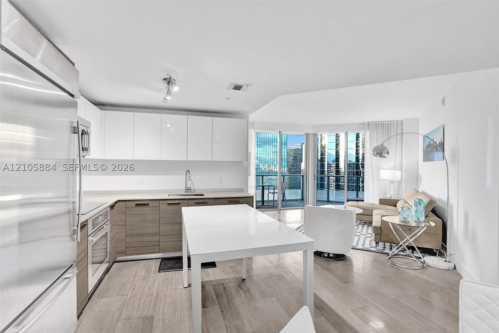 1300 Brickell Bay Dr #2702, Miami FL 33131