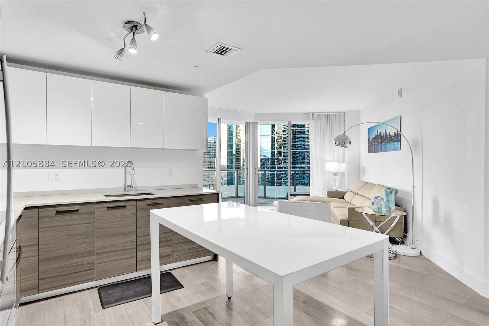 1300 Brickell Bay Dr #2702, Miami FL 33131