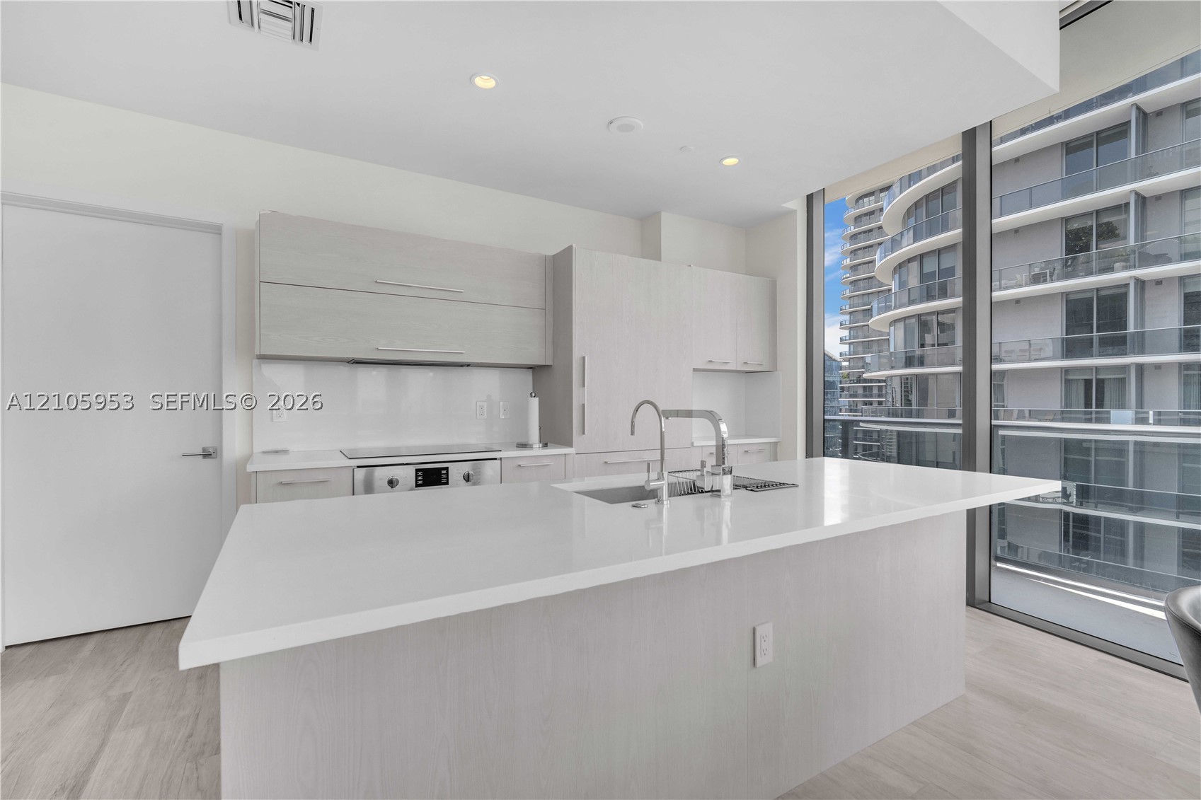 55 SW 9th St #4403, Miami FL 33130