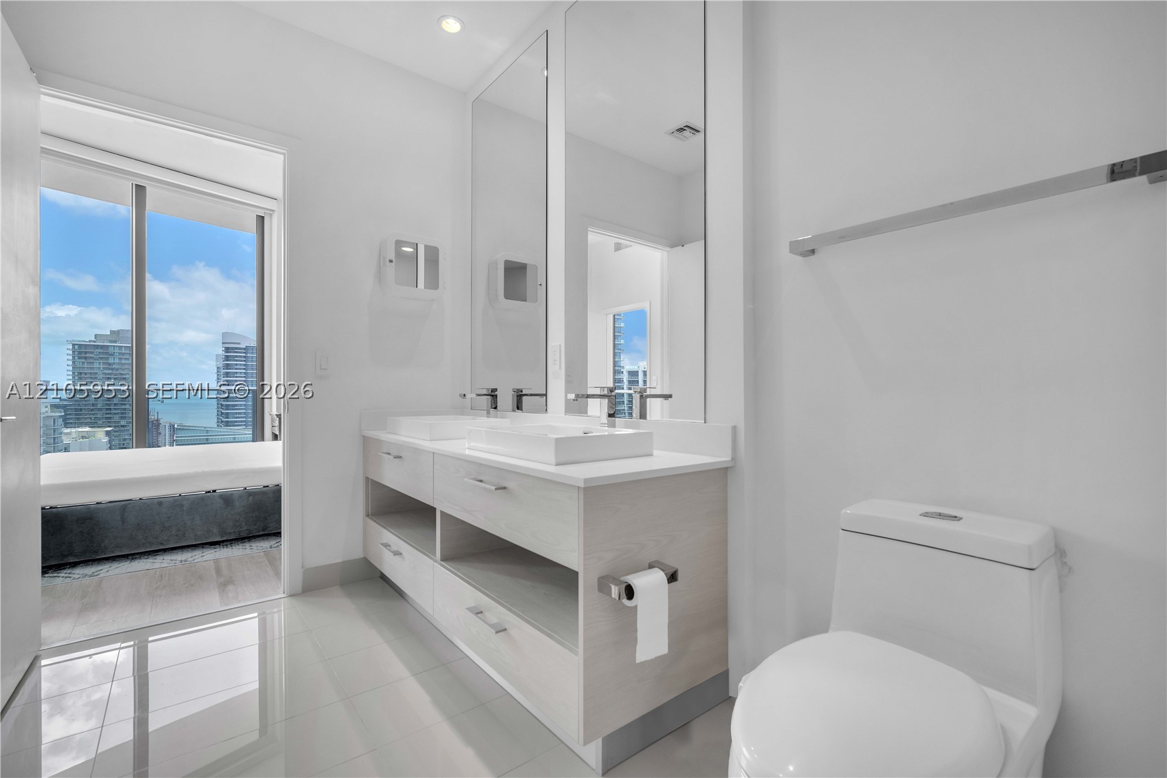 55 SW 9th St #4403, Miami FL 33130