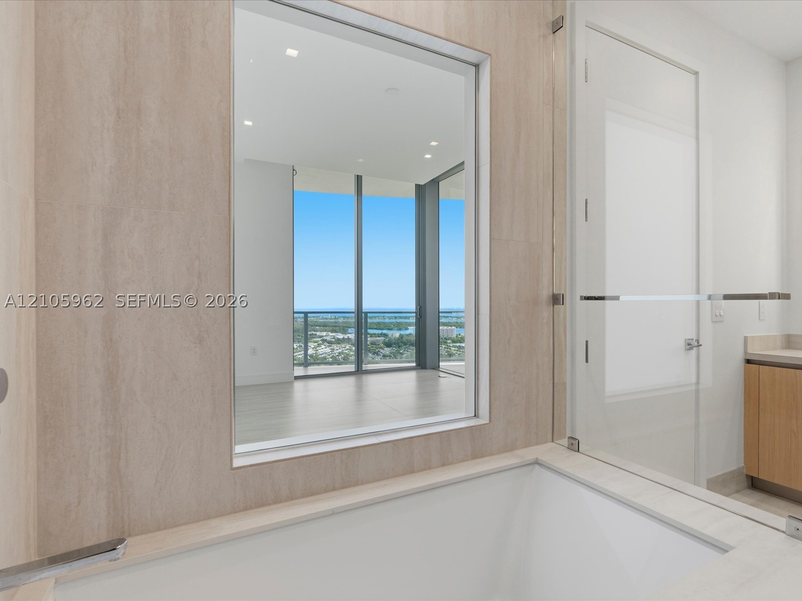 2411 Laguna Cir #3101, North Miami FL 33181