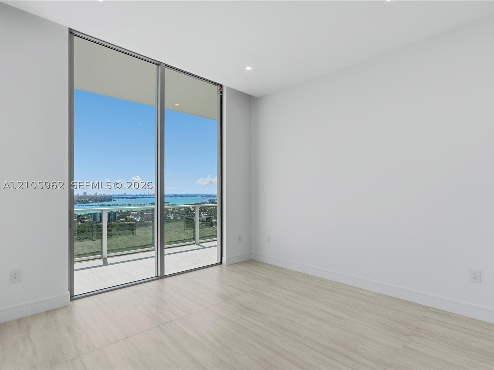 2411 Laguna Cir #3101, North Miami FL 33181