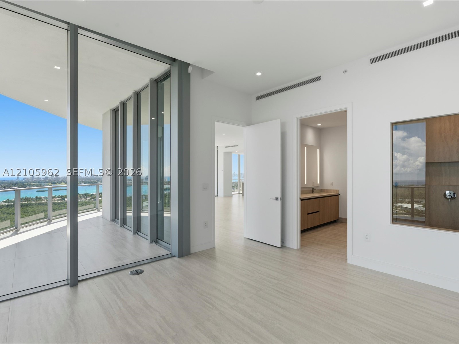 2411 Laguna Cir #3101, North Miami FL 33181
