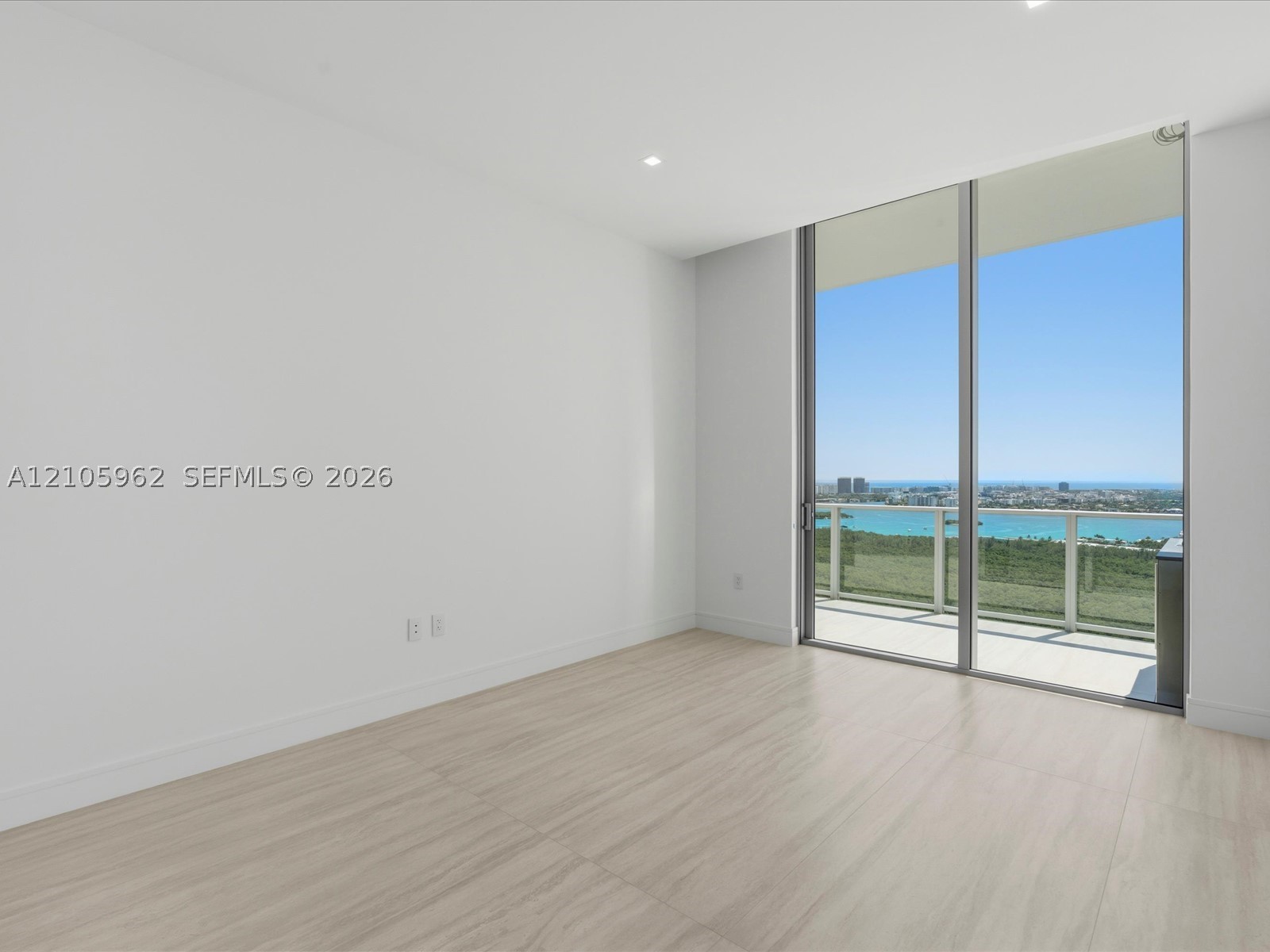2411 Laguna Cir #3101, North Miami FL 33181