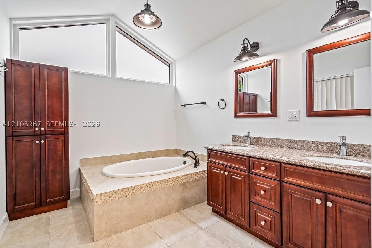 5966 NW 77th Ter, Parkland FL 33067